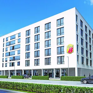Super 8 By Wyndham West Hotel Munique